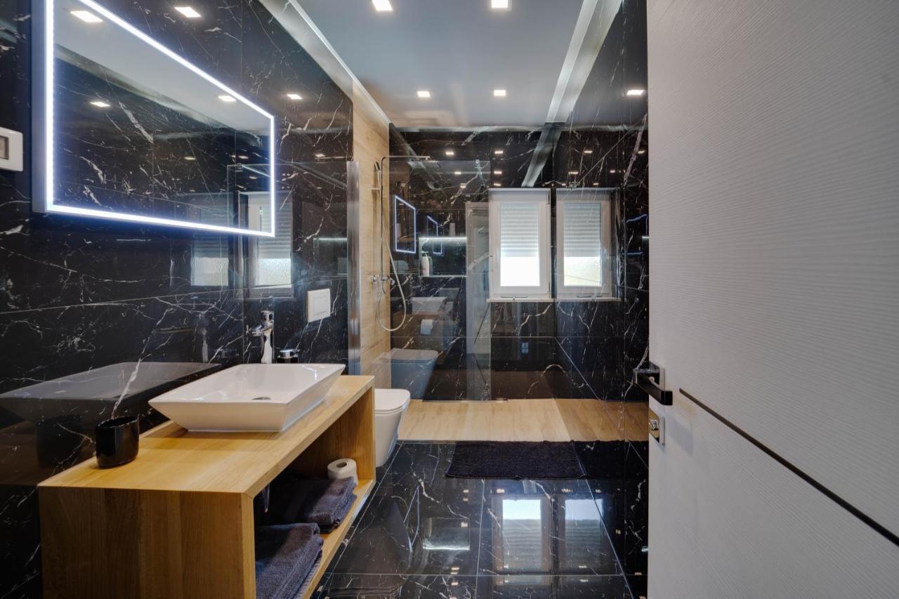 Black Diamond Apartment Vilanija Esterno foto