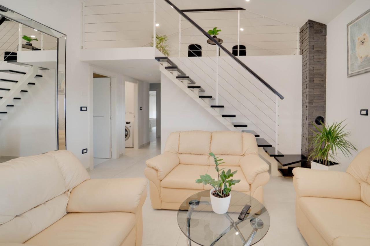 Black Diamond Apartment Vilanija Esterno foto